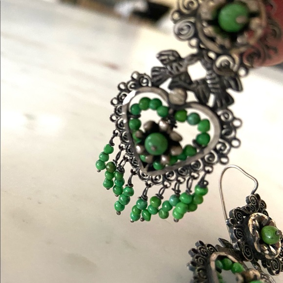 Silver and green heart earrings made by Oaxacan artisan Federico Jimenez - Picture 5 of 7